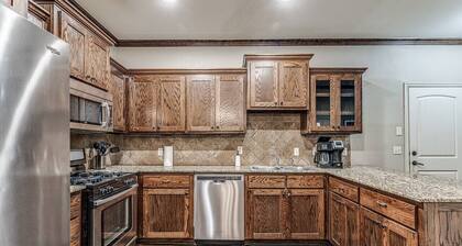 Quiet 4 Bed Home With HOA Park