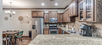 Quiet 4 Bed Home With HOA Park