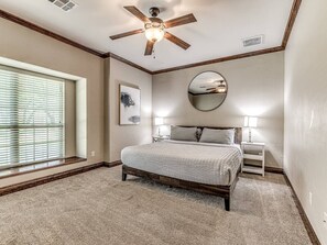 4 عدّة غرف نوم ومكواة/لوح كي وسرير سفر وواي فاي