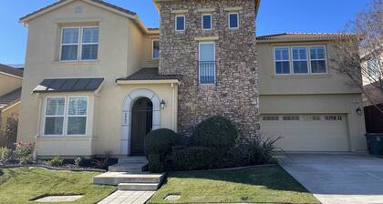 Family-Friendly 4BR Retreat • Easy Access to Napa & Bay Area Fun