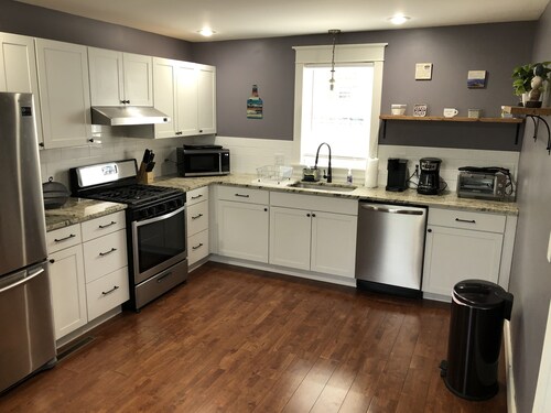 Cozy Glens Falls home away from home 15 minutes from Lake George