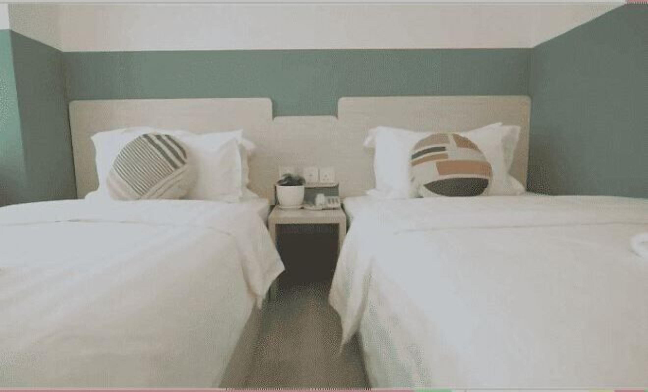 客房内保险箱、办公桌、隔音、熨斗/熨板