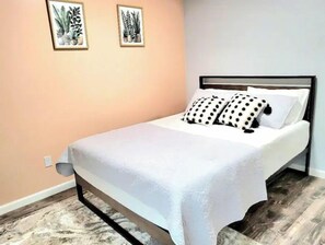 4 habitaciones, tabla de planchar con plancha, wifi y ropa de cama 