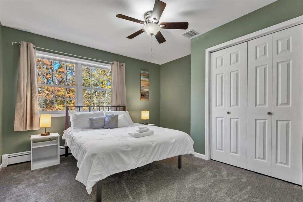 Picturesque, Cozy & Fun GameRoom Spacious Yard Town of Crawford