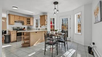 Réfrigérateur, four, plaque de cuisson, lave-vaisselle