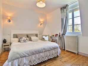 8 slaapkamers, een strijkplank/strijkijzer, wifi, beddengoed