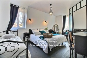 8 chambres, fer et planche à repasser, Wi-Fi, draps fournis