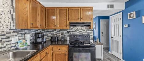 Refrigerador, microondas, horno, placa de cocina