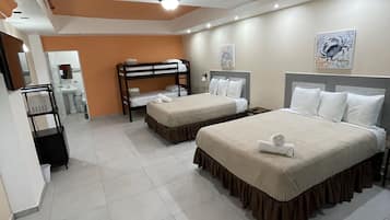Habitación familiar, 1 habitación | Escritorio, wifi gratis, ropa de cama