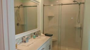 Combined shower/bathtub, hair dryer, towels, soap