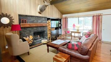 Smart TV, fireplace, DVD player