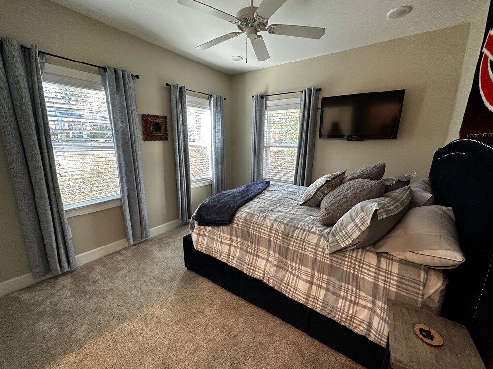 Eagle's Nest Auburn Condo right by Auburn Campus! Auburn Vrbo