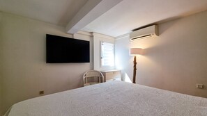 3 bedrooms, iron/ironing board, travel crib, WiFi