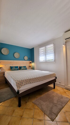 6 bedrooms, iron/ironing board, travel cot, WiFi