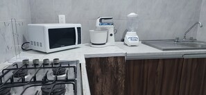 家庭公寓 | 私人厨房 | 大冰箱、微波炉、烤箱、搅拌机