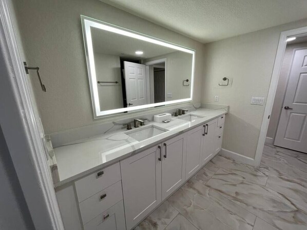 Shower, jetted bath