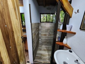 Cabañas Caeli, 3 Bedroom Cabin | Bagno | Doccia, asciugacapelli, asciugamani, sapone