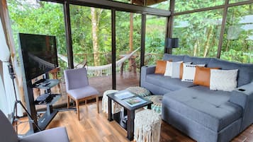 Cabañas Caeli, 3 Bedroom Cabin | Aire de séjour | Téléviseur connecté de 40 po avec télévision numérique, Netflix, Hulu