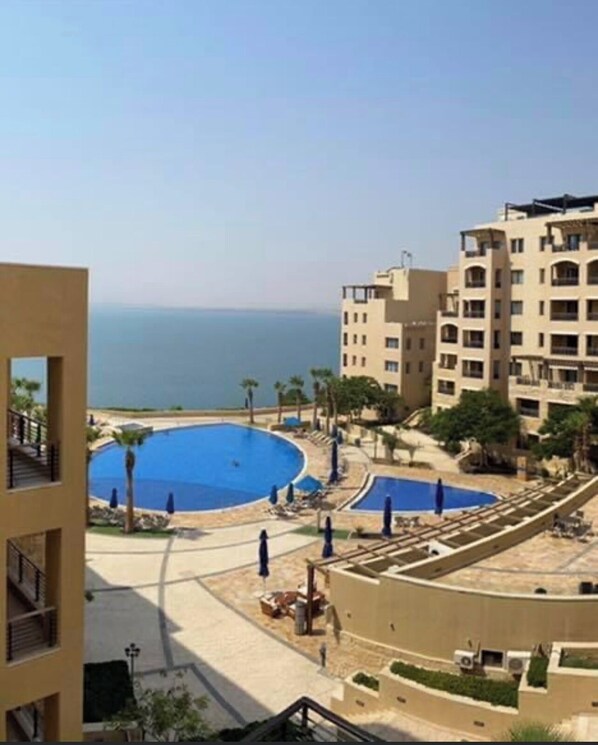 Piscina all'aperto, una piscina riscaldata