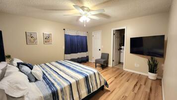 3 bedrooms, desk, iron/ironing board, free WiFi