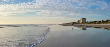 靠近海滩、沙滩毛巾
