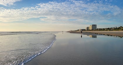 Cozy family home 20 minutes from the beach
