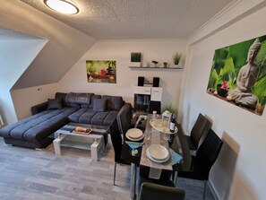 Smart TV, Netflix, streaming services, stereo - Exclusive and bright apartment in the centre (Kassel)