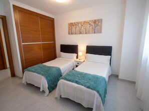 2 bedrooms, iron/ironing board, free WiFi
