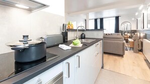 Private kitchen - Beautiful 4-bed Apartment in London (London)