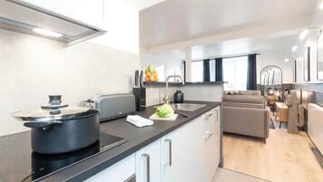 Fridge, microwave, oven, stovetop