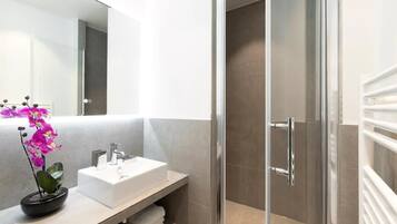 Shower, towels