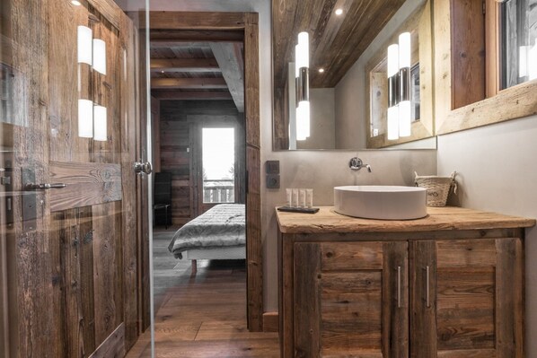 Shower, towels
