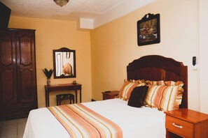 1 habitación, tabla de planchar con plancha, wifi gratis y ropa de cama 