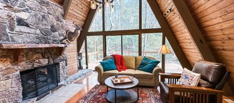 - NEWLY RENOVATED - cabin in gated, mountain community ~ sleeps 6 ~ wifi