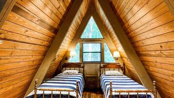 2 bedrooms, travel crib, free WiFi, bed sheets