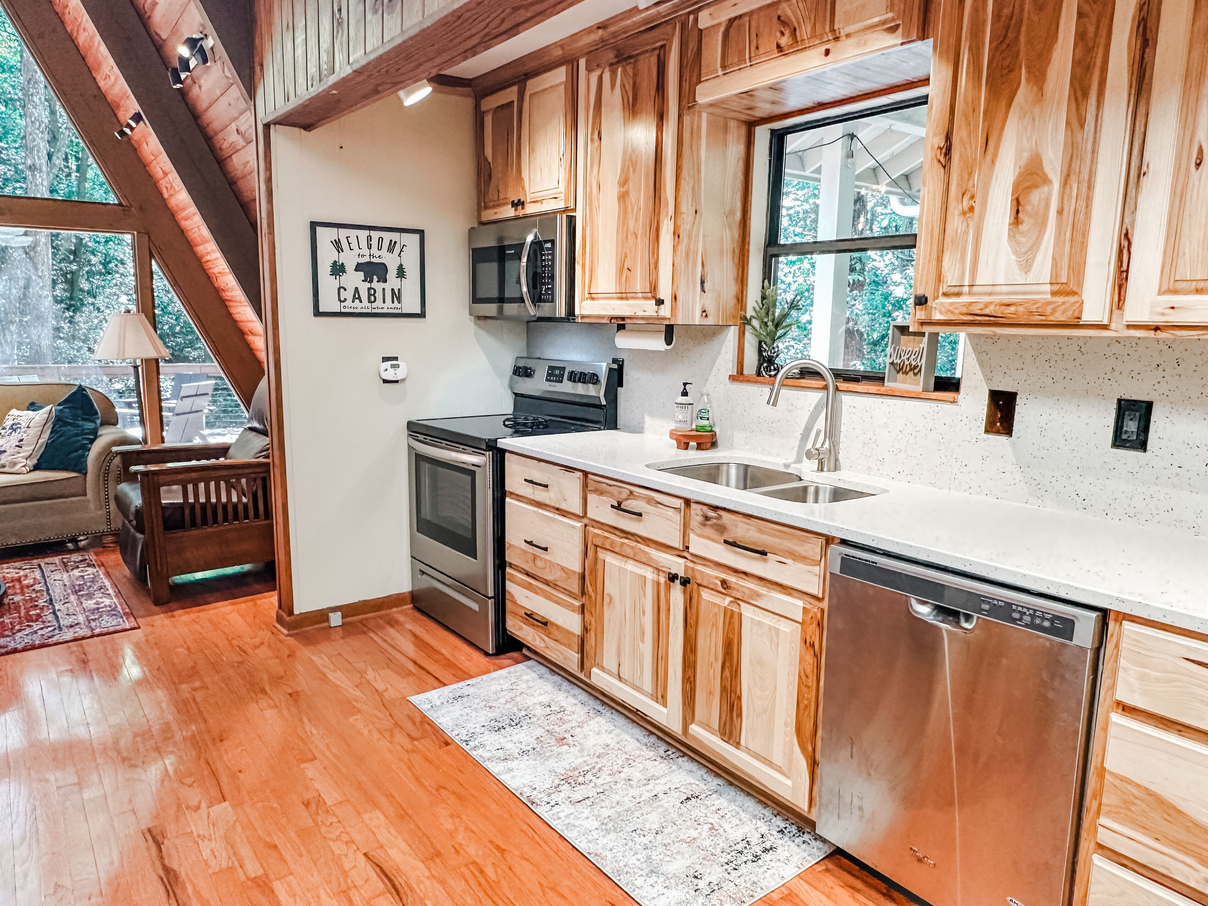 Refrigerador, microondas, horno y parrilla de estufa 