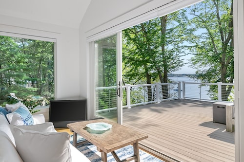 Luxurious island home on the water, 30 minute ferry ride from Portland Maine