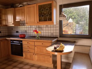Fridge, microwave, oven, stovetop - Sun terrace, distant views, large garden, high ceilings - your dream vacation home! (Dornstetten)
