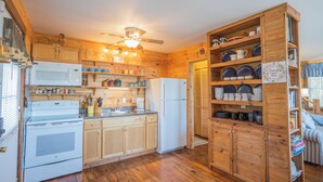 Private kitchen - Cozy mountain retreat with spectacular view to unwind and relax. Pet friendly ! (Glade Valley)