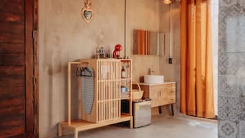 Habitación Deluxe | Caja de seguridad en la habitación y decoración personalizada