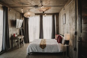 Deluxe Room | In-room safe, individually decorated, free WiFi, bed sheets