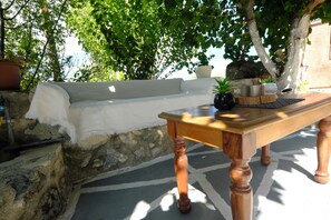 Property grounds - Authentic Crete-Village Vibes  (Βρύσες)