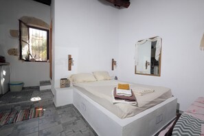 1 bedroom, WiFi - Authentic Crete-Village Vibes  (Βρύσες)