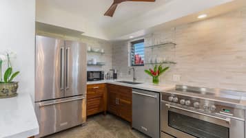 Refrigerador, microondas, horno y parrilla de estufa