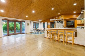 Fridge, microwave, oven, stovetop - 7.5 Acre Sprawling Sequoia Estate with Hot Tub, Private Pond and Flume hike  (Three Rivers)