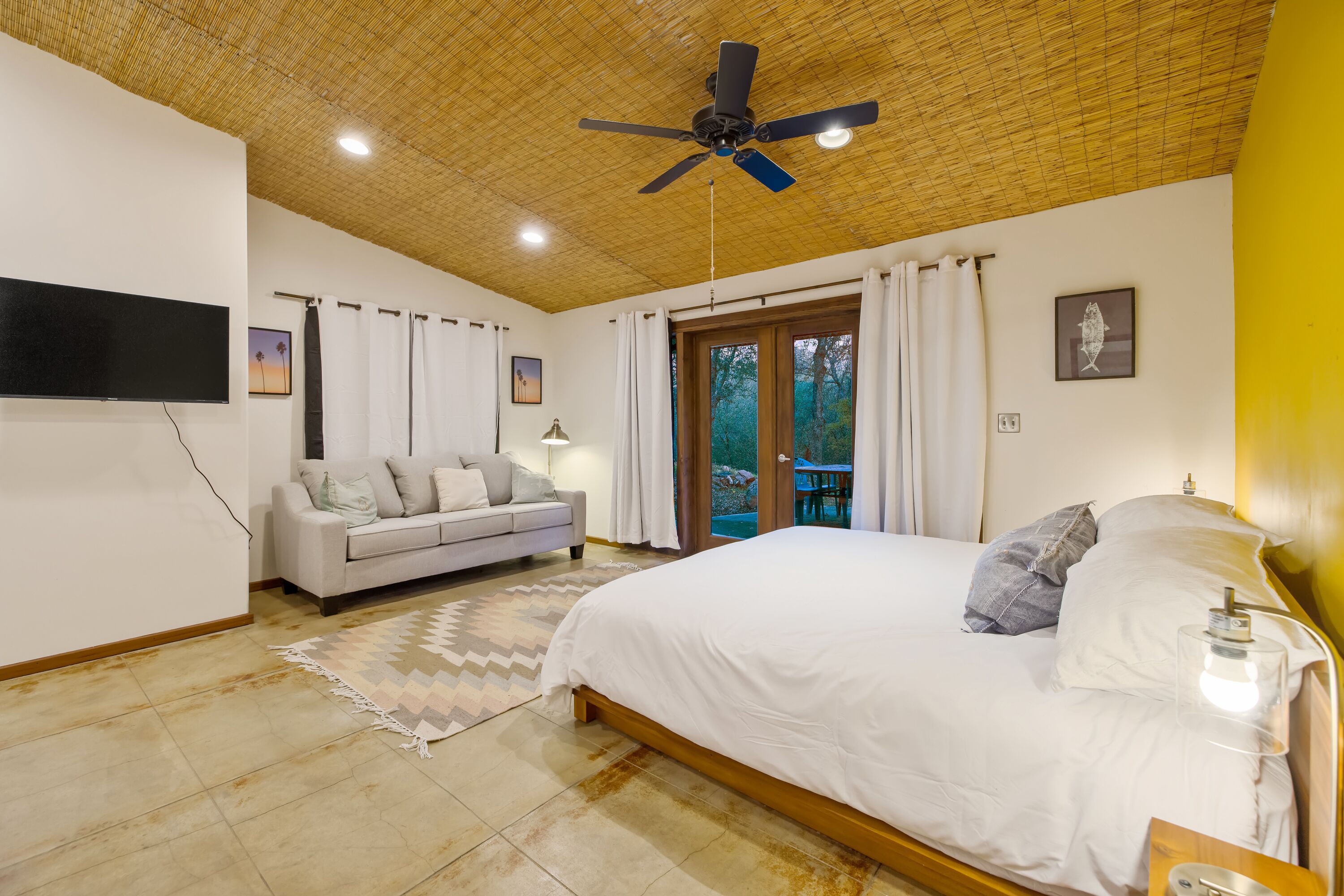 3 bedrooms, desk, travel cot, free WiFi