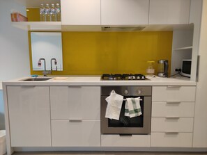 Fridge, microwave, stovetop, dishwasher - CBD Melbourne (Melbourne)