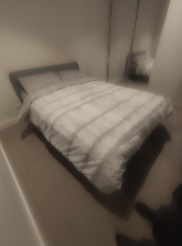 2 室のベッドルーム、デスク、WiFi