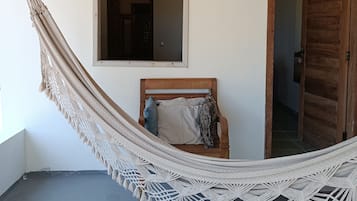 Quarto executivo, várias camas, varanda, vista para o mar | Varanda coberta