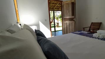 Quarto casal ou duplo standard, 1 cama de casal ou 2 camas de solteiro, banheiro privativo | Frigobar, Wi-Fi de cortesia